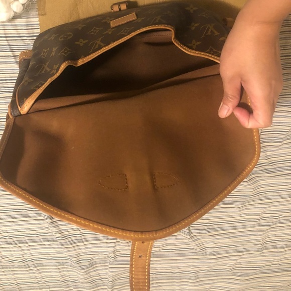 LV Saumur crossbody - Picture 11 of 12